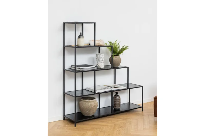 Hartsoe Bokhylla 135 cm - Svart - Products - Förvaring - Hylla - Bokhylla