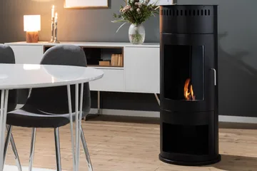 Corbo Fristående Rund Etanolkamin 112x45x45 cm i Glas och rostfritt stål - Svart - Products - Inredning - Kaminer - Kamin utan skorsten - Etanolkamin