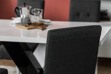 Cesi Matgrupp 140 cm med 4 Viktor Stol - Vit/Svart/Svart PU - Products - Möbler - Bord & matgrupp - Matgrupp