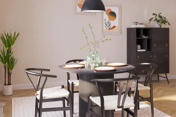 Kopparbo Matgrupp 106 cm Rund med 4 Dastoori Matstol - 2220067-4,2229318-1 - Svart - Products - Möbler - Bord & matgrupp - Matgrupp