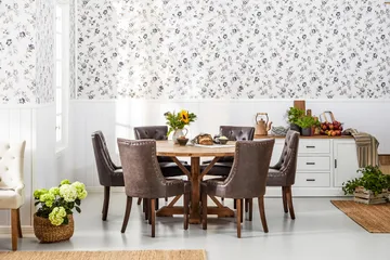 Lyon Matgrupp 150 cm Rund Mörkt trä med 6 Tuva Stolar - Vintage Alm / Brun Pu - Products - Möbler - Bord & matgrupp - Matgrupp