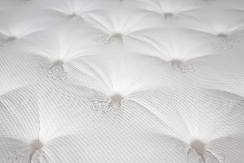 Charleston Kontinentalsäng 140x200 Fast Polyeterskum - Svart - Products - Möbler - Säng - Kontinentalsäng