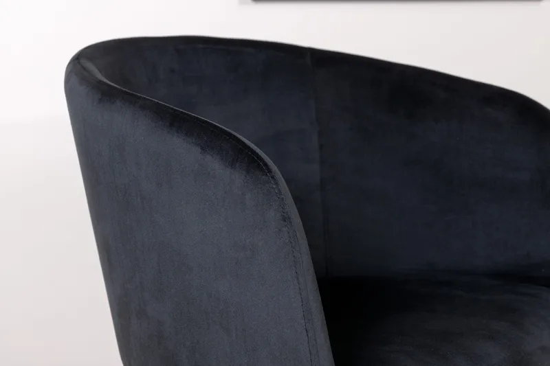 Berit Karmstol med Armstöd - Sammet/Svart - Products - Möbler - Fåtölj & stolar - Matstol & köksstol