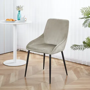 Stol i beige sammet - Theo - Beige, svart - Products - Möbler - Fåtölj & stolar - Matstol & köksstol
