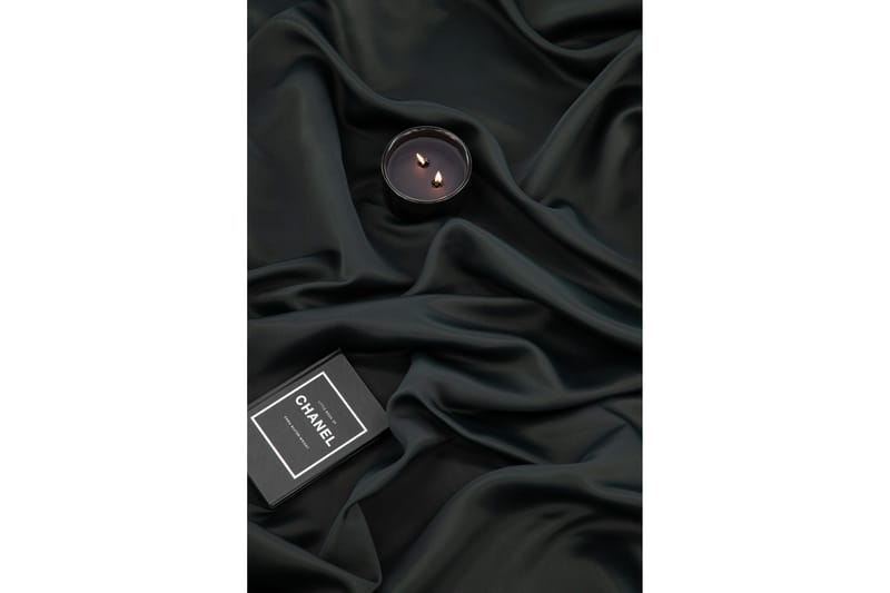 Evelyn Gardin 90x135 cm - Svart - Products - Textil & mattor - Gardiner - Gardinlängder - Kanallängd