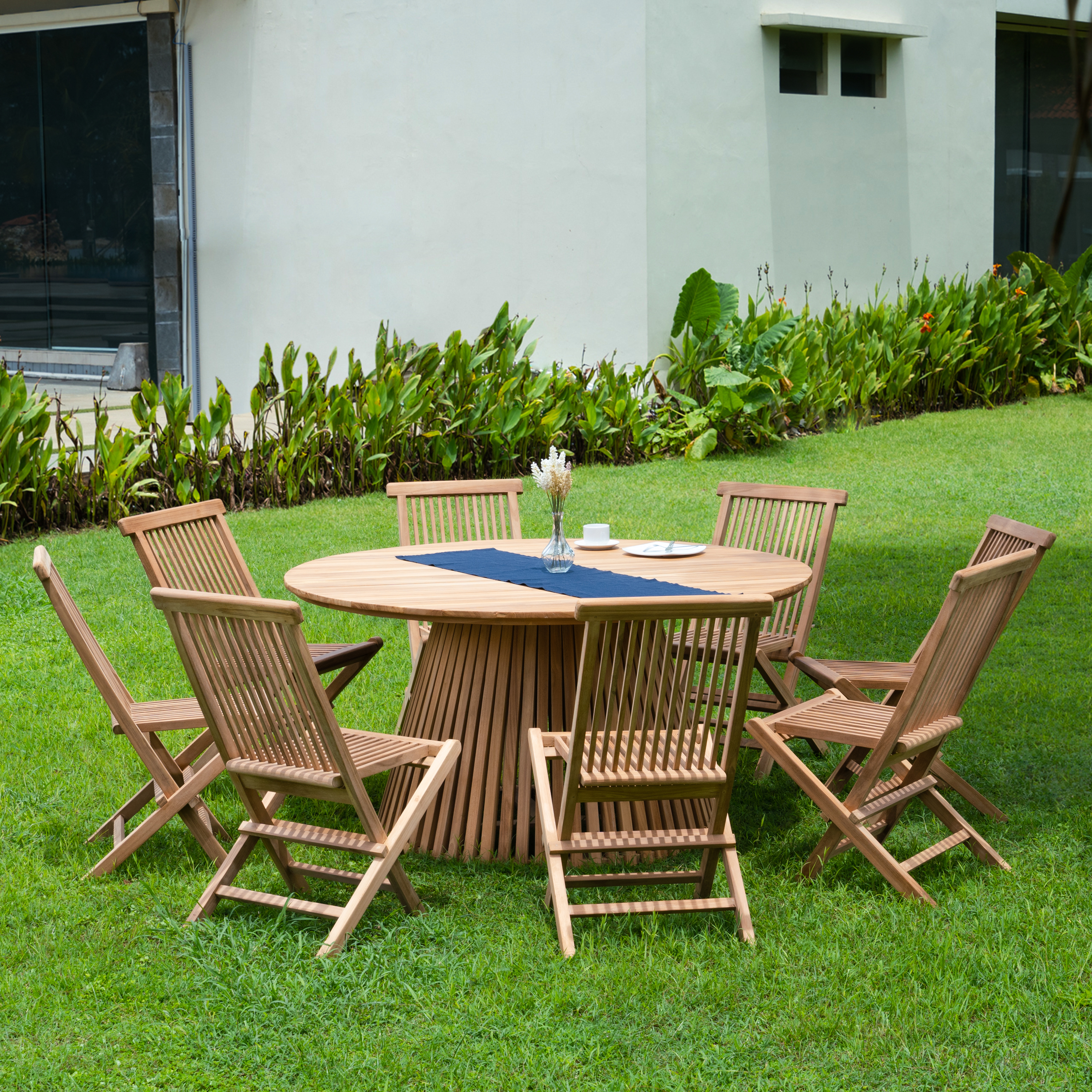 Saltö-ulkoryhmä tiikistä: pyöreä tiikkipöytä ja 8 tiikkituolia Saltö-ulkoryhmä tiikistä: pyöreä tiikkipöytä ja 8 tiikkituolia