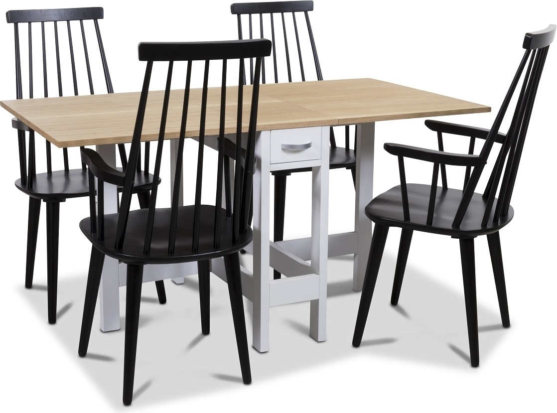 Signum ruokailuryhm� Kuonap�yt� valkoinen/tammi ja 4 mustaa Dalsland-ruokotuolia k�sinojilla