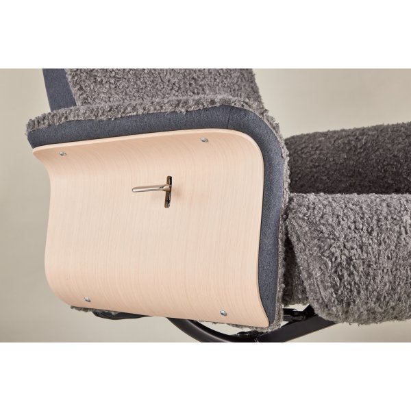 Nojatuoli jalkarahilla - Harmaa lampaannahkajljitelm/valkoiseksi maalattu tammi + Huonekalujen tekstiilien puhdistus