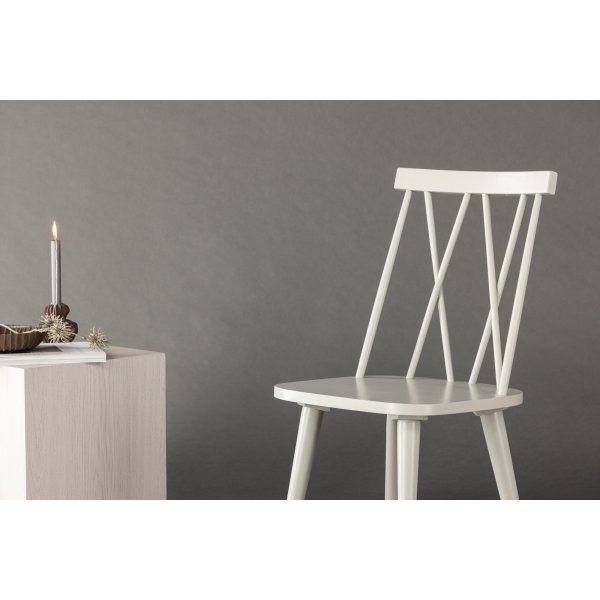 Mariette koriruokapöydän tuoli harmahtava Mariette koriruokapöydän tuoli harmahtava