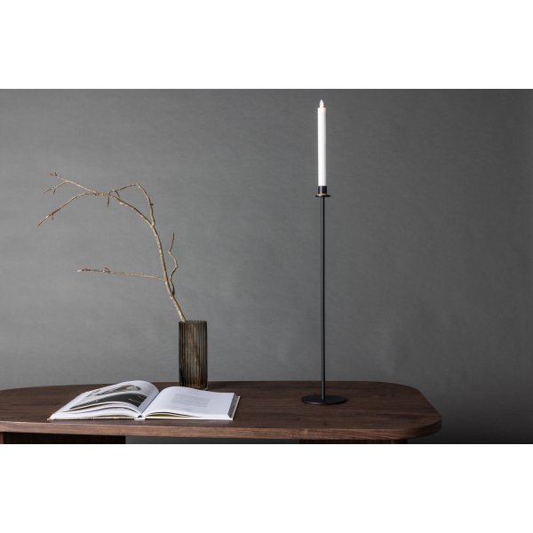Hogehall LED-kynttilänjalka K79 cm - musta/valkoinen Hogehall LED-kynttilänjalka K79 cm - musta/valkoinen