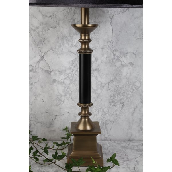 Zero-pöytävalaisin k. 64 - Musta / Antiikkinen messinki Zero-pöytävalaisin k. 64 - Musta / Antiikkinen messinki