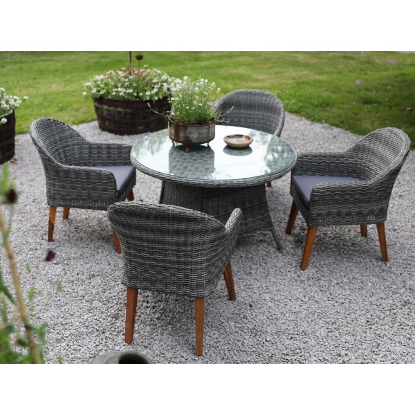Jacksonvillen ulkoruokailuryhmä; 110 cm pyöreä pöytä sis. 4 kpl Valetta nojatuolit harmaa tekorottinki Jacksonvillen ulkoruokailuryhmä; 110 cm pyöreä pöytä sis. 4 kpl Valetta nojatuolit harmaa tekorottinki