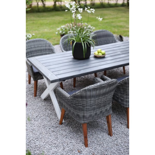 Oxfordin ulkoruokailuryhmä; harmaa/valkoinen pöytä 220 cm sis. 6 Valetta nojatuolit harmaa synteettinen rottinki Oxfordin ulkoruokailuryhmä; harmaa/valkoinen pöytä 220 cm sis. 6 Valetta nojatuolit harmaa synteettinen rottinki
