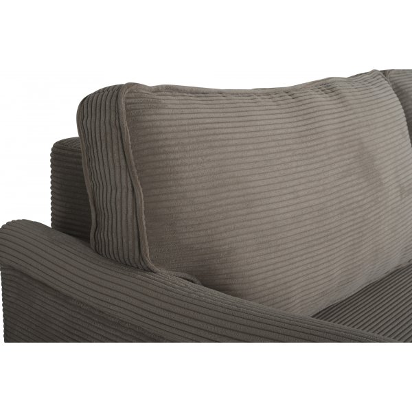 Howard Watford Deluxe 3 istuttava sohva - vaaleanruskea vakosametti Howard Watford Deluxe 3 istuttava sohva - vaaleanruskea vakosametti