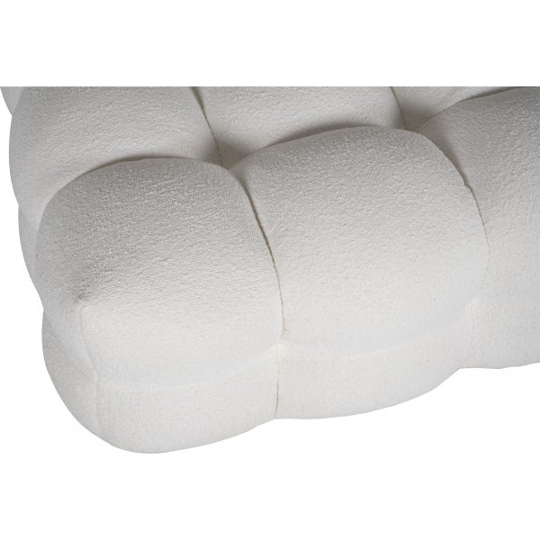 Jalkarahi massiivisella muotoilulla