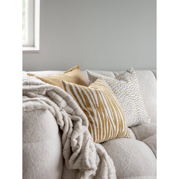 Marty tyynynpäällinen 45 x 45 cm - Lämmin keltainen Marty tyynynpäällinen 45 x 45 cm - Lämmin keltainen
