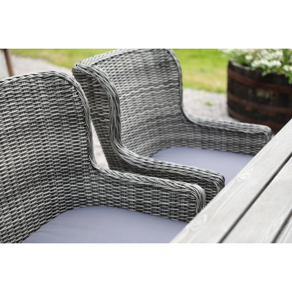 Ruokailuryhmä Scottsdale Pöytä 150 cm Shabby Chic Grey sisältäen 4 Jacksonville-nojatuolia harmaata synteettistä rottinkia + Huonekalujen puhdistus Ruokailuryhmä Scottsdale Pöytä 150 cm Shabby Chic Grey sisältäen 4 Jacksonville-nojatuolia harmaata synteettistä rottinkia + Huonekalujen puhdistus