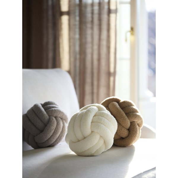 Pallokoristetyyny D22 cm - harmaa Pallokoristetyyny D22 cm - harmaa