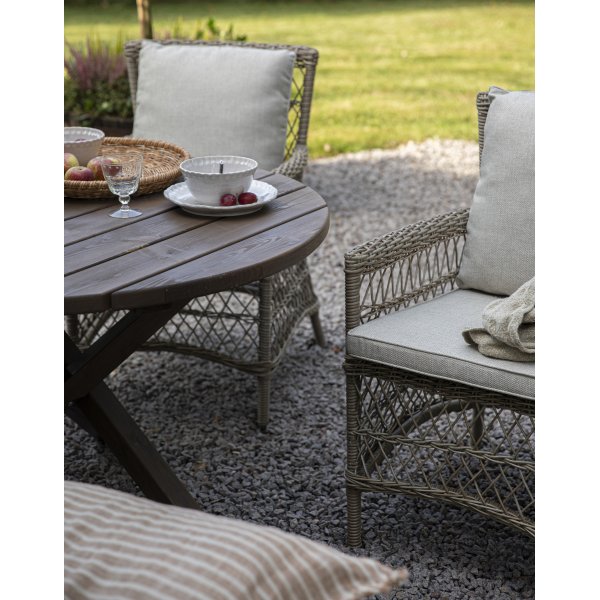 Provence-ulkoiluryhm�: Scottsdale py�re� ruskea ruokap�yt� �112 cm sis�lt�en 4 Provence-nojatuolia luonnonv�rist� keinorottinkia