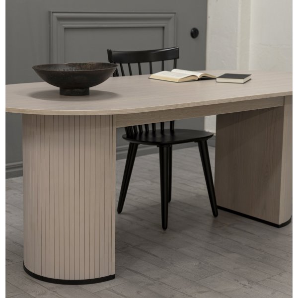 Soikea ruokapyt valkoiseksi kalkittuna 200x90 cm - Bianca