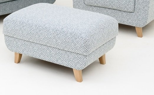 Betty Footstool - kaikki vrit!