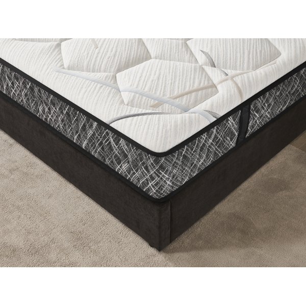 Patja taskulla ja antibakteerisella kankaalla