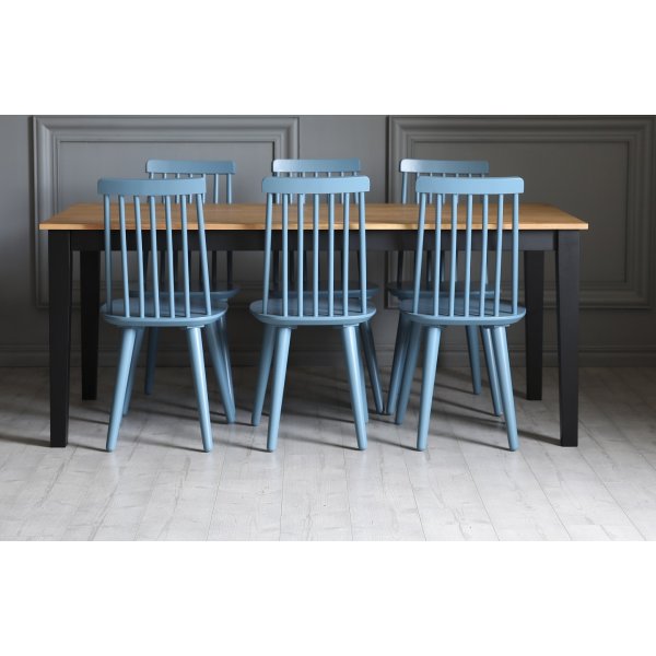 Dalsland-ruokailuryhmä: Ruokapöytä musta/tammi ja 6 kyyhkysensinistä tappituolia Dalsland-ruokailuryhmä: Ruokapöytä musta/tammi ja 6 kyyhkysensinistä tappituolia