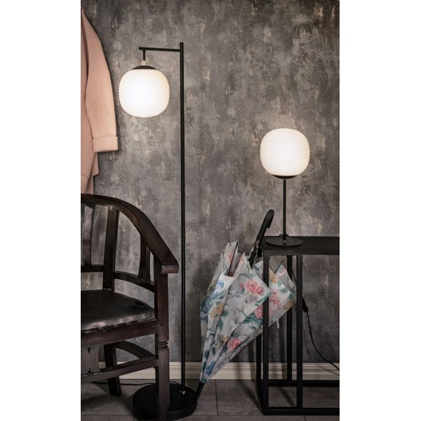 Rille-lattiavalaisin - Musta/opaalivalkoinen Rille-lattiavalaisin - Musta/opaalivalkoinen