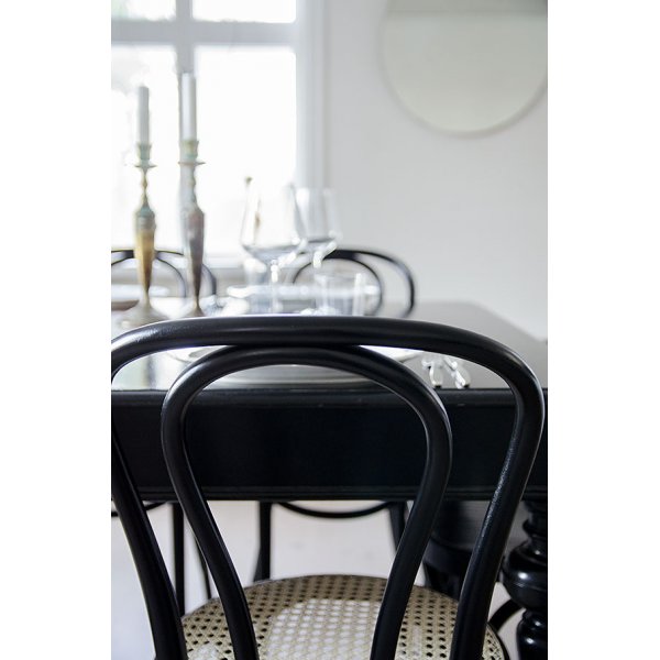 PiPi ruokailuryhmä, pyöreä ruokapöytä Ø120 cm sis. 4 taivutettua tuoli No18 - Mustaksi petsattua puuta PiPi ruokailuryhmä, pyöreä ruokapöytä Ø120 cm sis. 4 taivutettua tuoli No18 - Mustaksi petsattua puuta