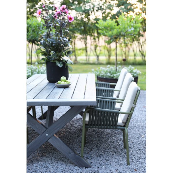 Oxford-ulkoruokailuryhmä; pöytä 220x100 cm sis. 6 pinottavaa Lincoln-nojatuolia, vihreä/beige Oxford-ulkoruokailuryhmä; pöytä 220x100 cm sis. 6 pinottavaa Lincoln-nojatuolia, vihreä/beige