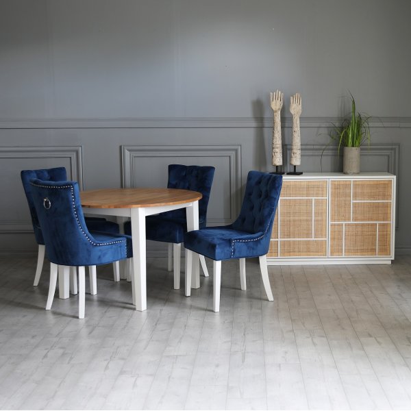 Dalslandin ruokailuryhmä: Pyöreä pöytä tammi/valkoinen ja 4 Blue Tuva -tuolia + 3.00 x Huonekalujen jalat Dalslandin ruokailuryhmä: Pyöreä pöytä tammi/valkoinen ja 4 Blue Tuva -tuolia + 3.00 x Huonekalujen jalat