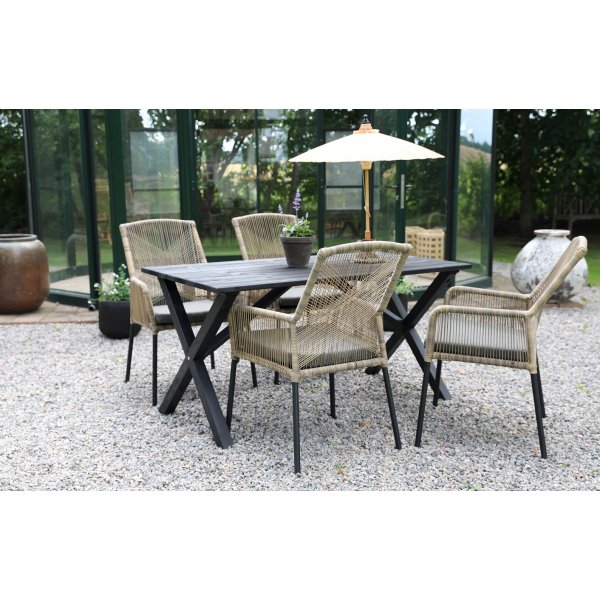 Ulkona ruokailuryhmä; ruokapöytä ja 4 Ystad-nojatuolia - musta/beige Ulkona ruokailuryhmä; ruokapöytä ja 4 Ystad-nojatuolia - musta/beige