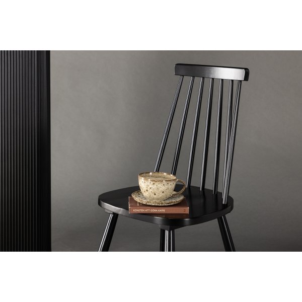 Lönneberga ruokatuoli - musta Lönneberga ruokatuoli - musta