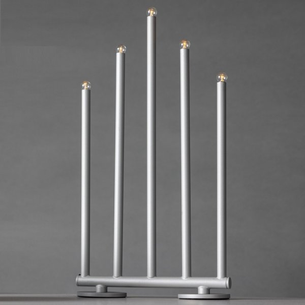 Björnfjället kynttilänjalka 22 x 42 cm - musta/hopea Björnfjället kynttilänjalka 22 x 42 cm - musta/hopea