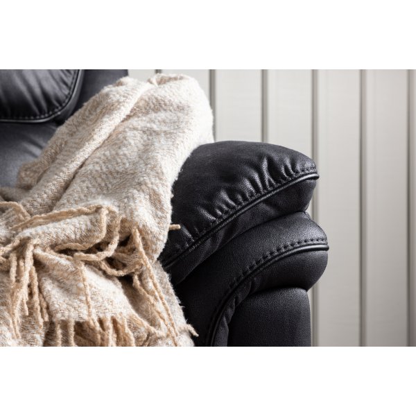 Saranda 3-istuttava leposohva - musta Saranda 3-istuttava leposohva - musta