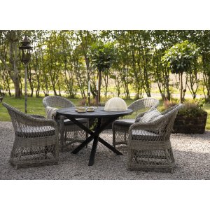Ulkoiluryhmä Marbella: Scottsdale pyöreä musta ruokapöytä Ø112 cm sisältäen 4 Marbella-nojatuolia harmaata keinorottinki Ulkoiluryhmä Marbella: Scottsdale pyöreä musta ruokapöytä Ø112 cm sisältäen 4 Marbella-nojatuolia harmaata keinorottinki