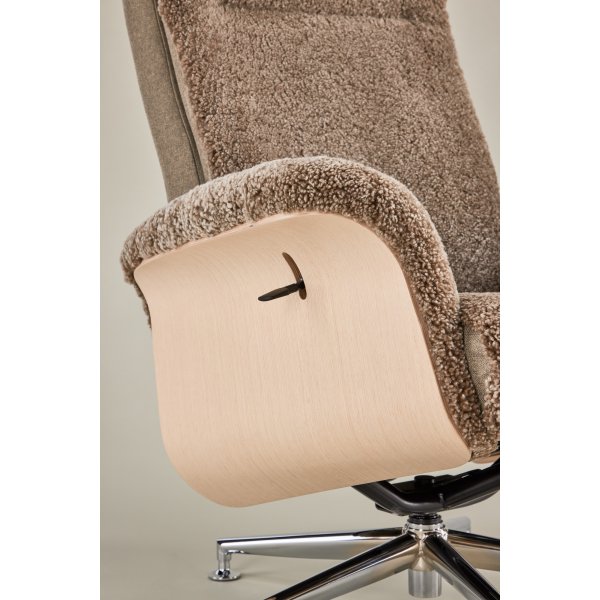 Lampaannahkainen nojatuoli rahilla - Ruskea / tammi - Ulla Lampaannahkainen nojatuoli rahilla - Ruskea / tammi - Ulla