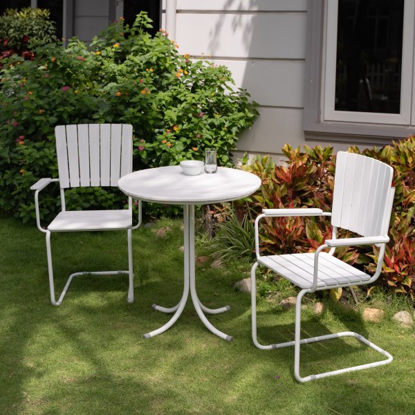 Parvekeryhm: 2 nojatuolia ja pyre pyt