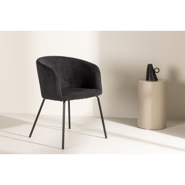 Berit ruokapöydän tuoli - Musta vakosametti Berit ruokapöydän tuoli - Musta vakosametti