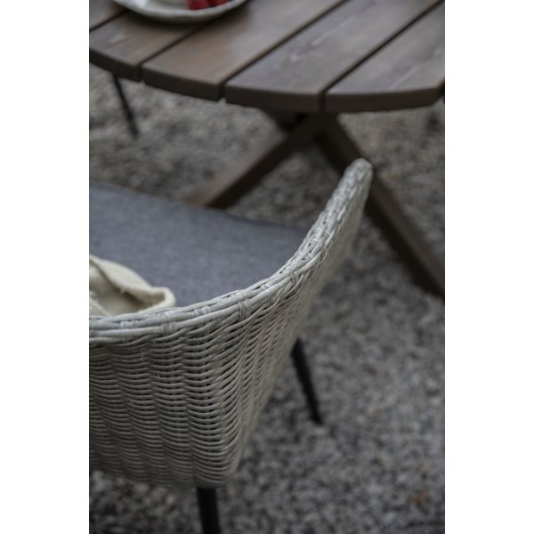 Ulkoiluryhmä Aster: Scottsdale pyöreä ruskea ruokapöytä Ø112 cm sisältäen 4 Aster-nojatuolia harmaata synteettistä rottinkia Ulkoiluryhmä Aster: Scottsdale pyöreä ruskea ruokapöytä Ø112 cm sisältäen 4 Aster-nojatuolia harmaata synteettistä rottinkia