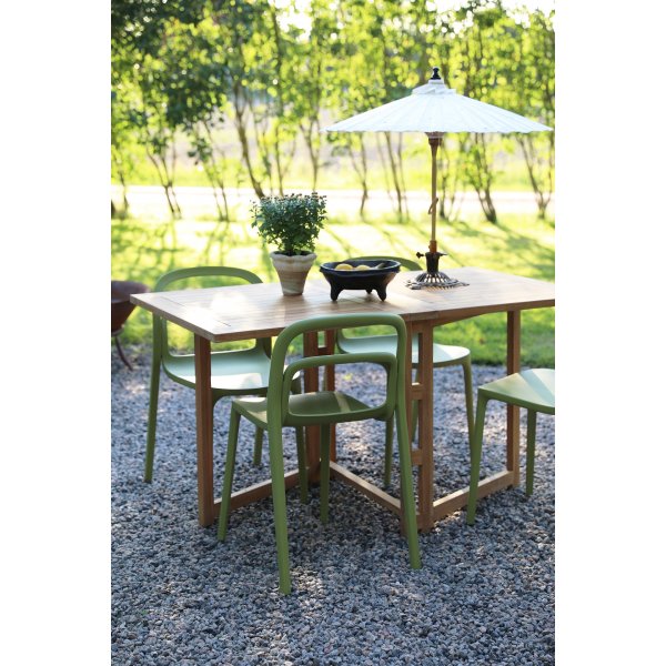Salt� teak ruokailuryhm�: Teak koputusp�yt� sis�lt�� 4 Nordan� tuolia