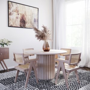 PiPi ruokailuryhmä, pyöreä ruokapöytä Ø150 cm sis. 4 Sara runkotuolia - Whitewash + 3.00 x Huonekalujen jalat PiPi ruokailuryhmä, pyöreä ruokapöytä Ø150 cm sis. 4 Sara runkotuolia - Whitewash + 3.00 x Huonekalujen jalat