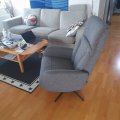 Asiakaskuva Ylellinen Comfort-recliner, nojatuoli (2 sähkömoottoria), sisäänrakennettu jalkatuki - Tummanharmaa kangas