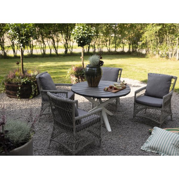 Provence ulkoiluryhm�: Scottsdale py�re� harmaa/valkoinen ruokap�yt� �112 cm sis�lt�en 4 Provence nojatuolia harmaata synteettis