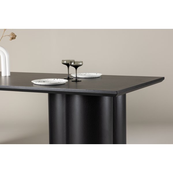 Olivia-ruokapöytä 210x100 cm mustaksi petsattu Olivia-ruokapöytä 210x100 cm mustaksi petsattu