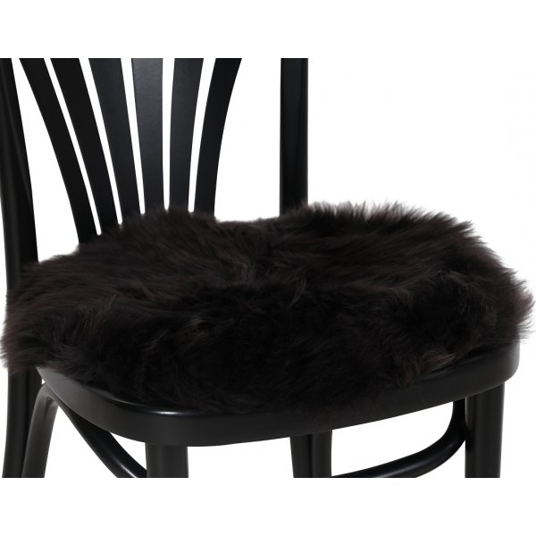 Lampaannahkainen Plaza-tuolityyny 34 cm - Tummanruskea Lampaannahkainen Plaza-tuolityyny 34 cm - Tummanruskea