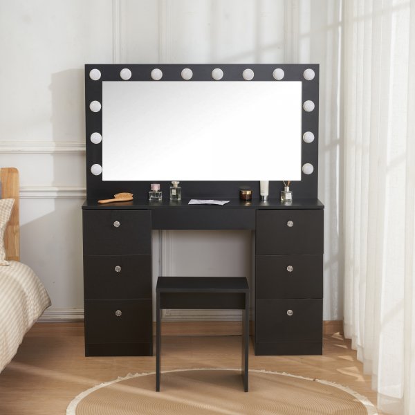 Caija musta peilipöytä valaistuksella ja kristallikahvoilla Caija musta peilipöytä valaistuksella ja kristallikahvoilla