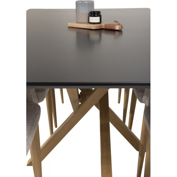 Piazza ruokapöytä 180 x 90 cm - Musta/tammi look Piazza ruokapöytä 180 x 90 cm - Musta/tammi look