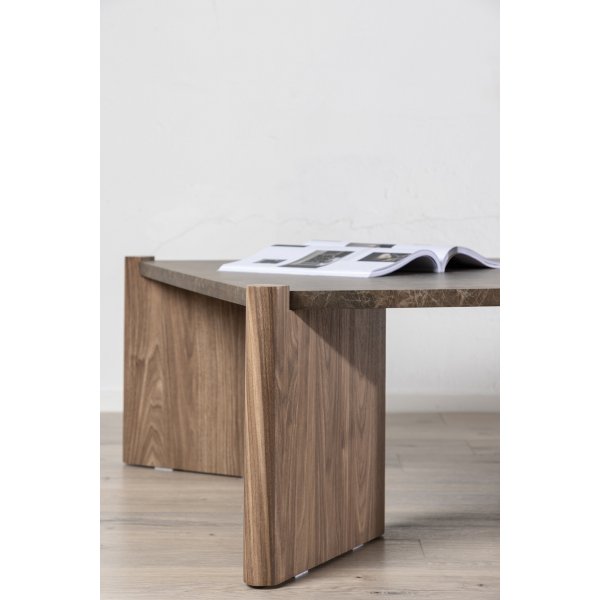 Sohvapöytä Rogaland 100 x 100 cm - Ruskeaa puuta ruskealla marmorijäljitelmällä Sohvapöytä Rogaland 100 x 100 cm - Ruskeaa puuta ruskealla marmorijäljitelmällä