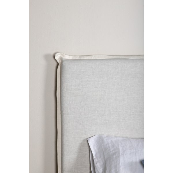 Signe sängynpäädyn päällinen 140 cm - luonnonvalkoinen Signe sängynpäädyn päällinen 140 cm - luonnonvalkoinen